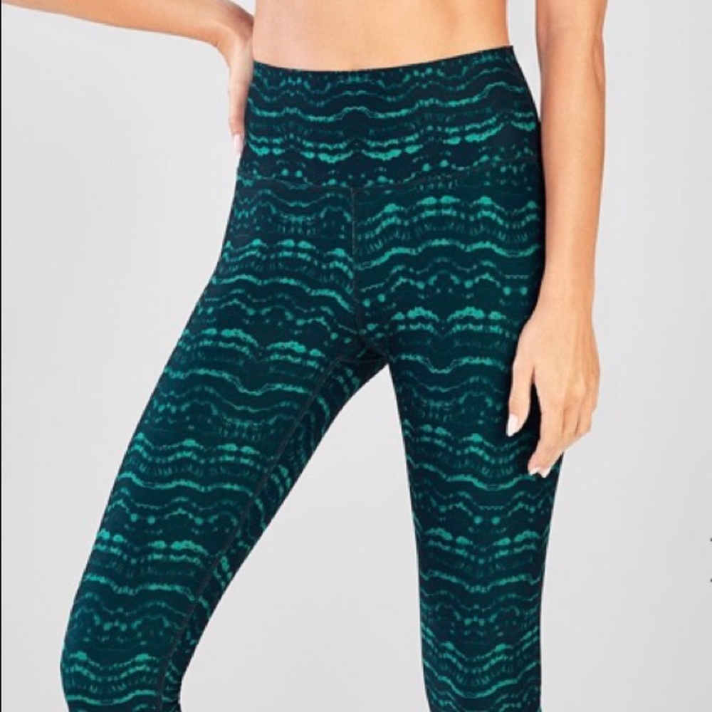 High-Waisted Printed PowerHold® Capri